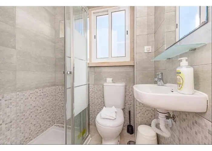 Houze Spacious 4 Bedroom Flat Near Zoo